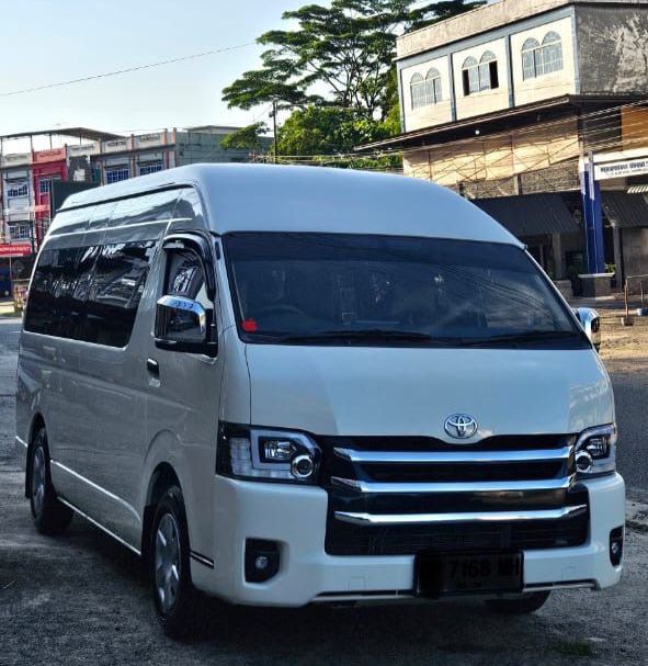 14 Seats Car